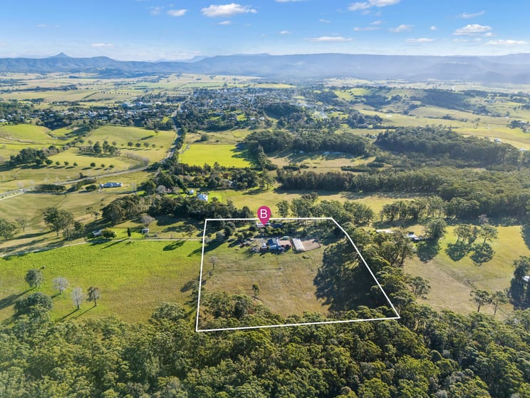 Click to view all images 43 The Heights Narrawallee NSW 2539 - Image 2
