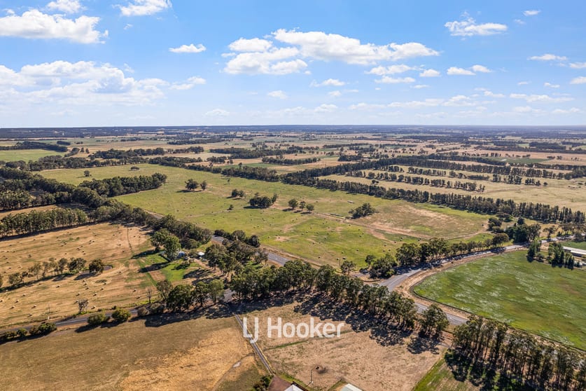 Click to view all images 790 Vasse Highway Yoongarillup WA 6280 - Image 3