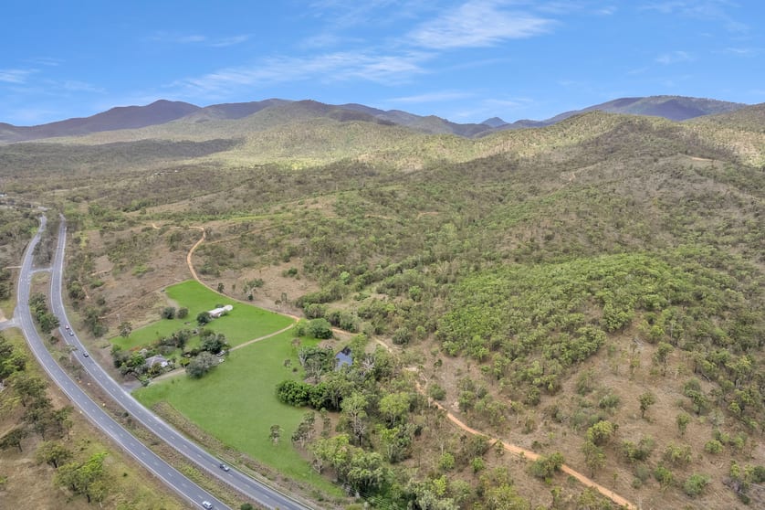 Click to view all images 556 Yeppoon Road Limestone Creek QLD 4701 - Image 1