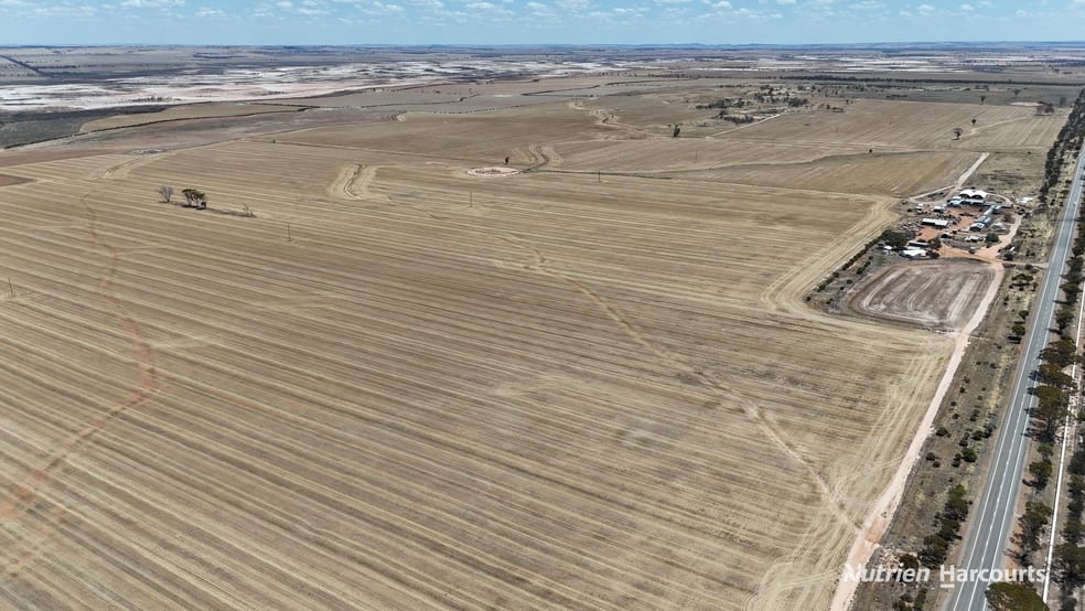 Click to view all images 18984 Great Eastern Highway South Doodlakine WA 6411 - Image 3