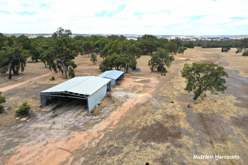 Click to view all images 204 Cullalla Road Mooliabeenee WA 6504 - Image 2