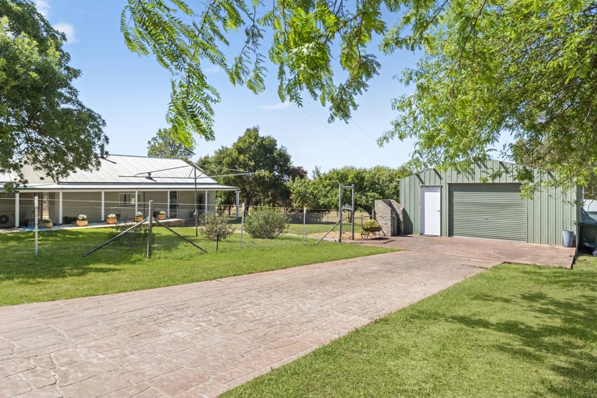 Click to view all images 1 Simms Lane Parkesbourne NSW 2580 - Image 2