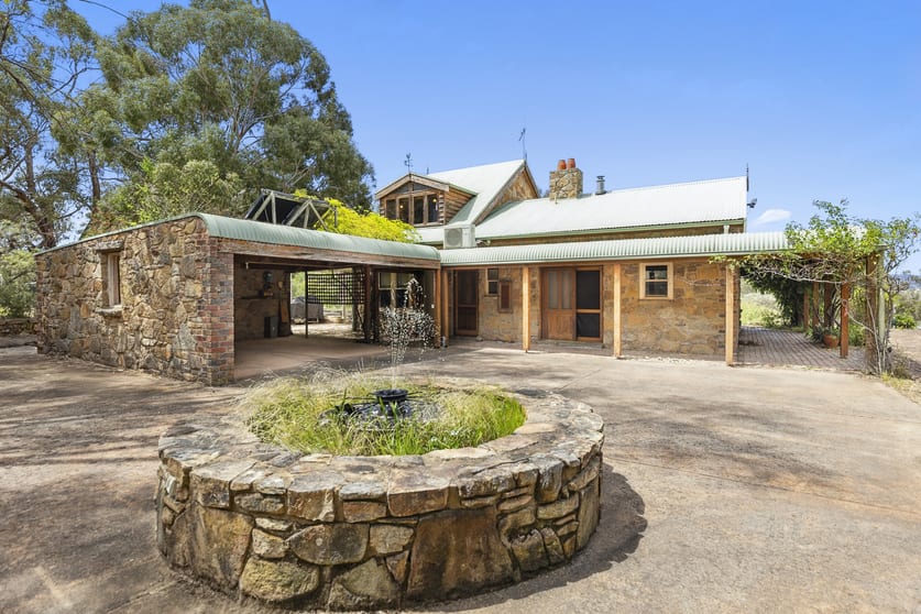 Click to view all images 264 Longwood-Ruffy Road Longwood East VIC 3666 - Image 2
