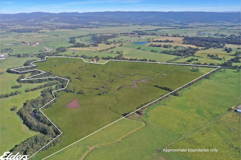Click to view all images 124 South Gippsland Highway Yarram VIC 3971 - Image 1