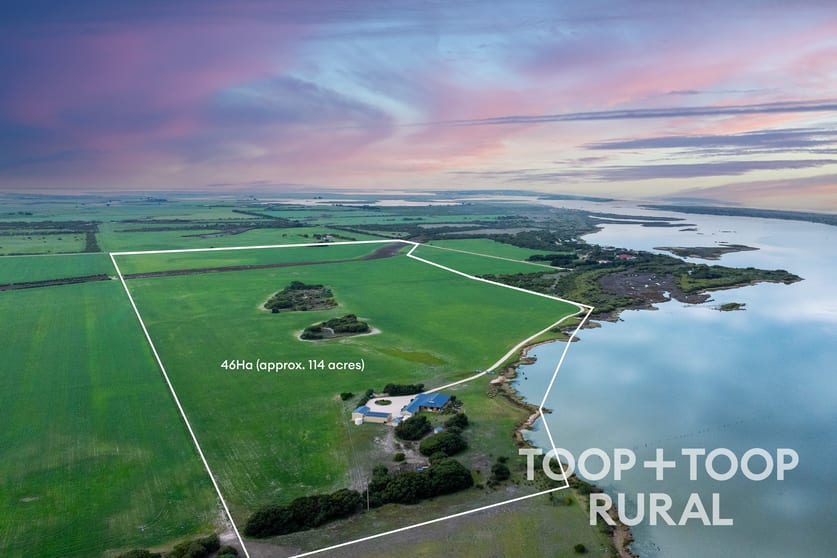 Click to view all images 248 Bongalong Road Hindmarsh Island SA 5214 - Image 2