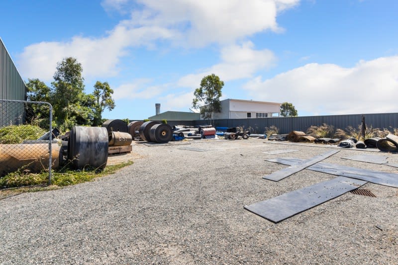 Click to view all images 13 Stone Street Armadale WA 6112 - Image 2