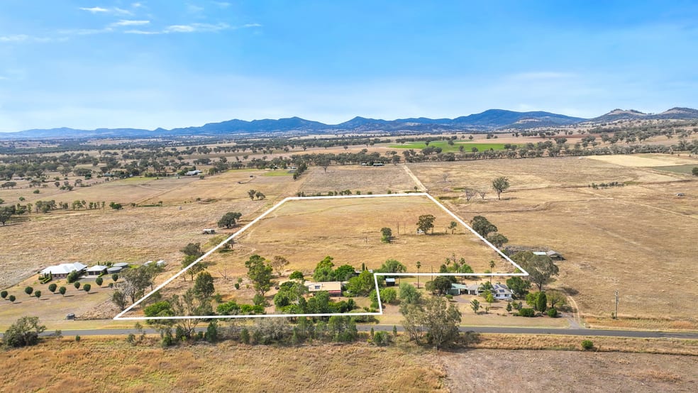 Click to view all images 159 Duri-Winton Road Tamworth NSW 2340 - Image 2
