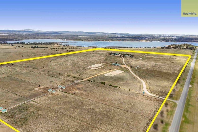 Click to view all images 814 Diggers Rest-coimadai Road Coimadai VIC 3340 - Image 3