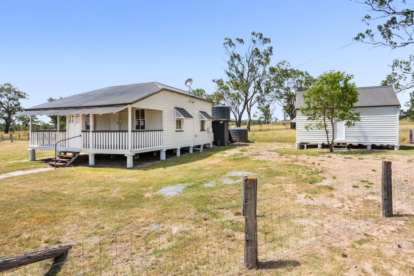 Click to view all images "Hutton Rest" 99 Seibel Lane Pratten QLD 4370 - Image 3