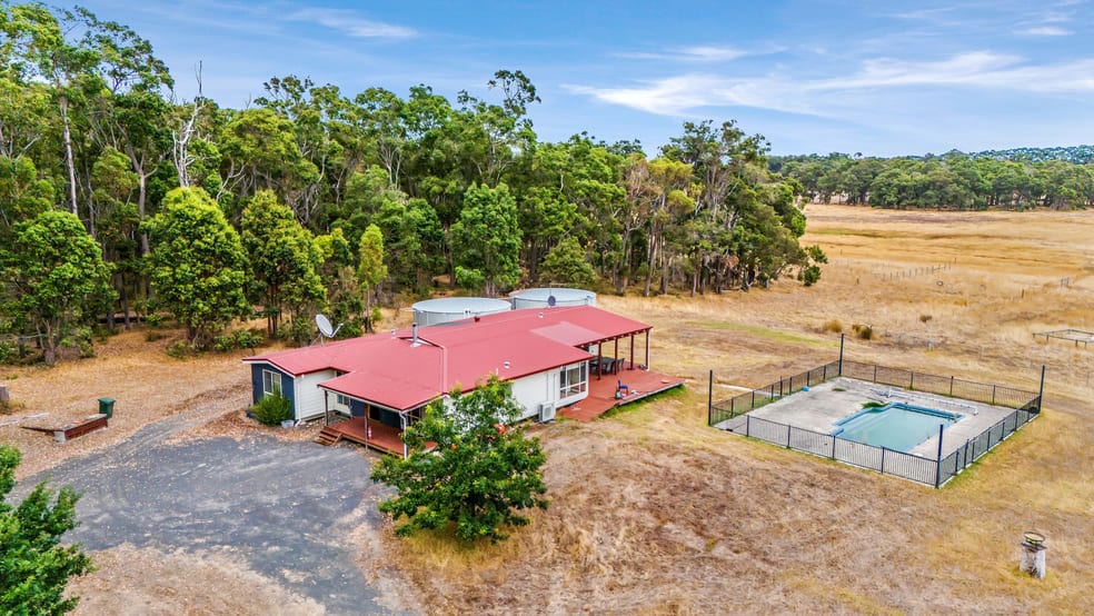 Click to view all images 850 Yelverton Road Wilyabrup WA 6280 - Image 2