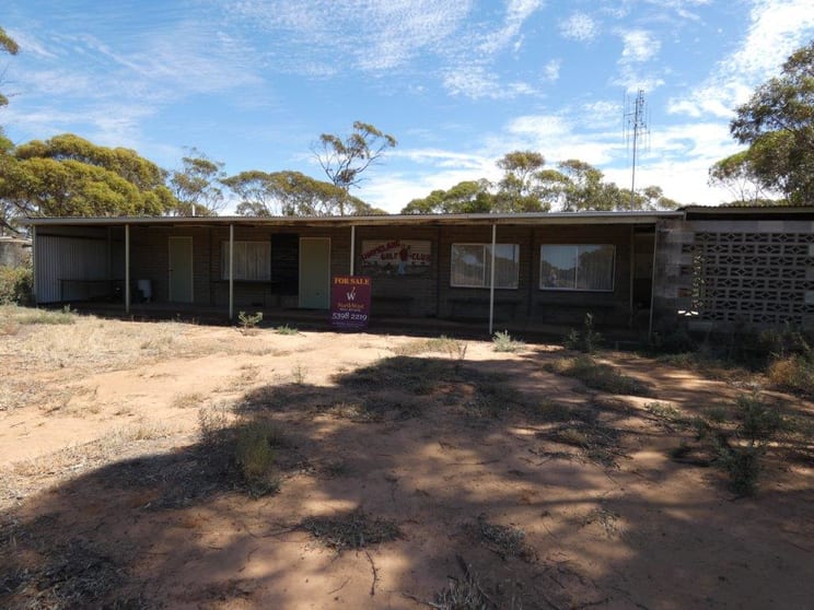 Click to view all images 5193 Sunraysia Hwy Woomelang VIC 3485 - Image 2