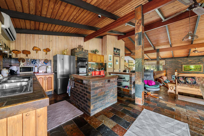 Click to view all images 102 Thomsons Road Kingsholme QLD 4208 - Image 2