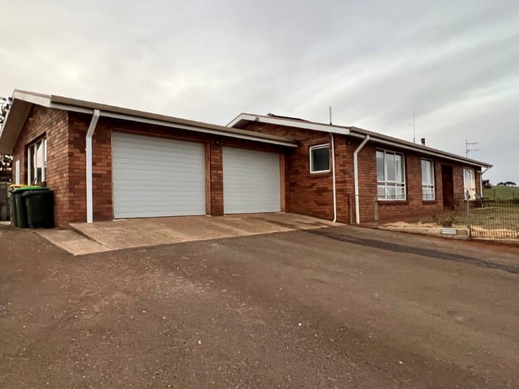 Click to view all images 90 Pine Road Penguin TAS 7316 - Image 2