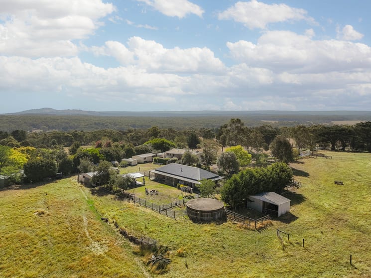 Click to view all images 239 Melton Road Gisborne VIC 3437 - Image 1