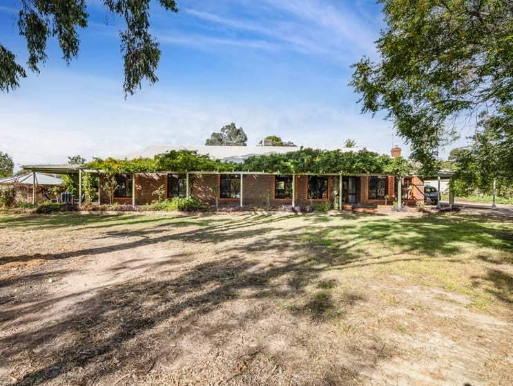 Click to view all images 606 Warby Range Road Wangaratta South VIC 3678 - Image 3
