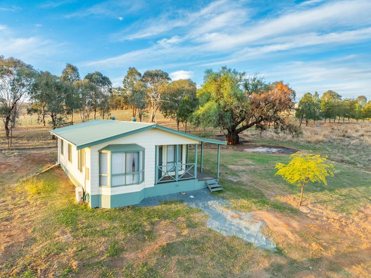 Click to view all images 28 Wicks Street Moorbel NSW 2804 - Image 1