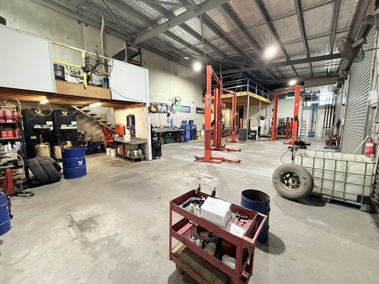 Click to view all images Automotive & Marine business for sale in Everton Hills - Image 3