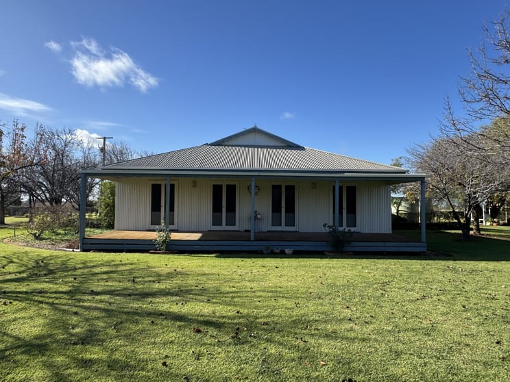 Click to view all images 21740 Riverina Highway Deniliquin NSW 2710 - Image 1