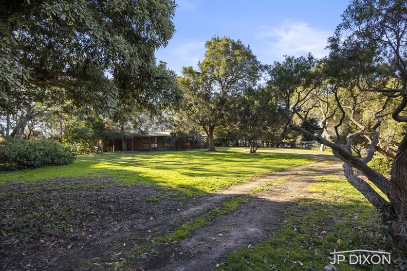 Click to view all images 74 Graydens Road Tyabb VIC 3913 - Image 3