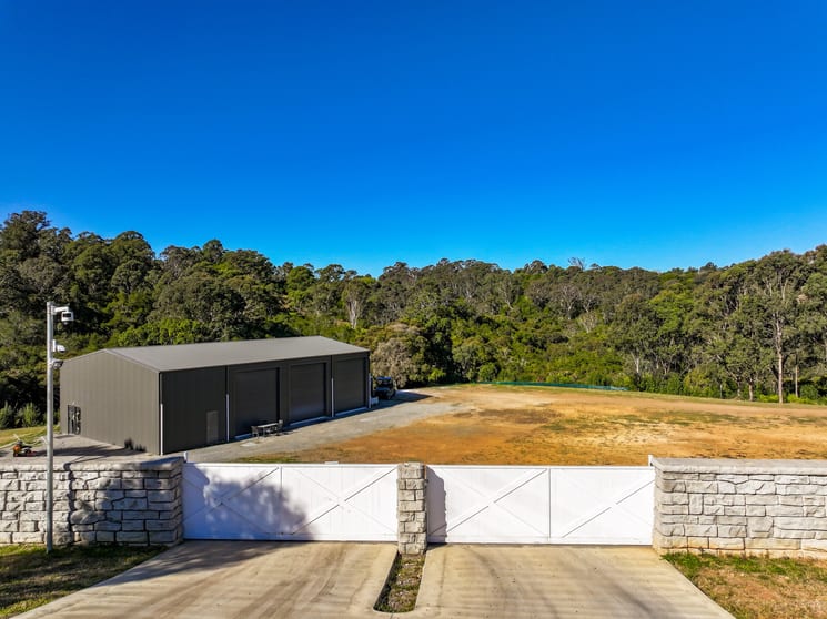 Click to view all images 1265 Remembrance Driveway Razorback NSW 2571 - Image 3