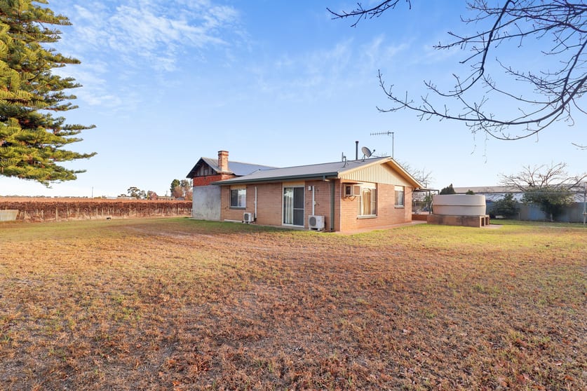 Click to view all images 57 Old Sturt Highway Barmera SA 5345 - Image 2