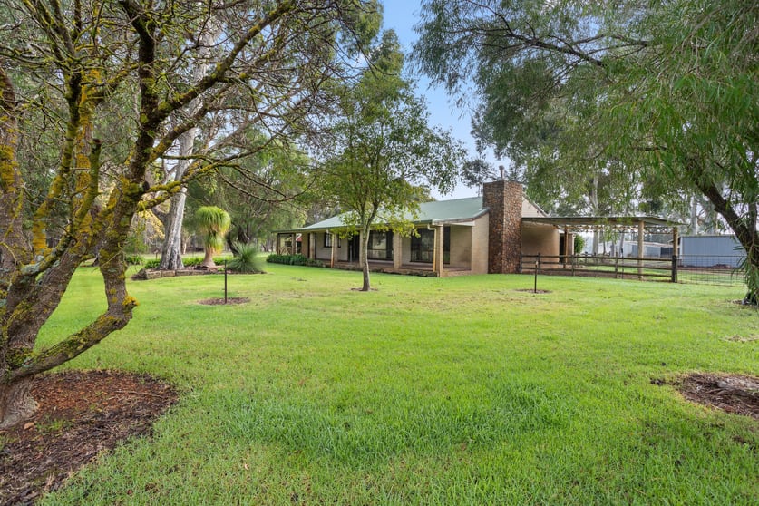 Click to view all images 328 Gibb Road Metricup WA 6280 - Image 3