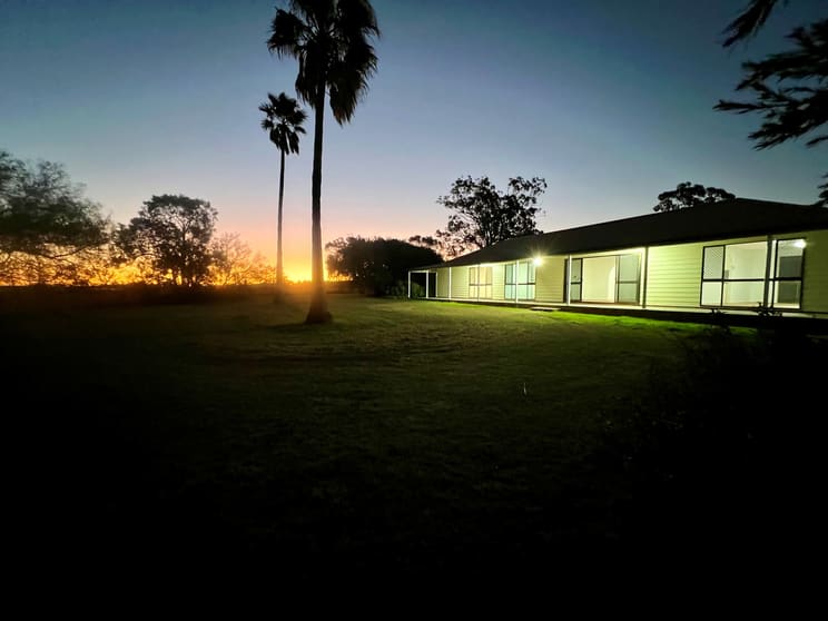 Click to view all images 390 4ak Road Oakey QLD 4401 - Image 1