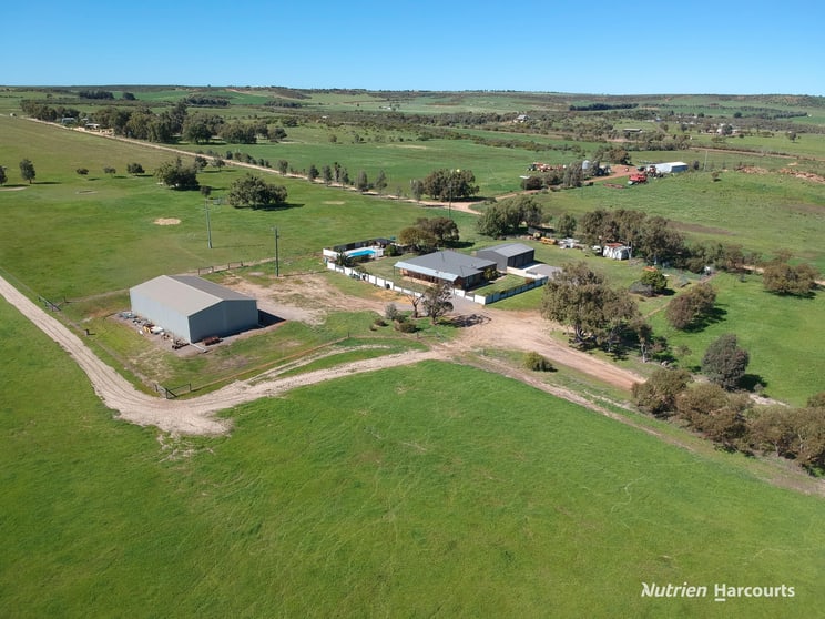 Click to view all images 1824 Chapman Valley Road Narra Tarra WA 6532 - Image 3