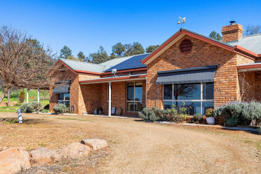 Click to view all images 945 The Gap Road Wagga Wagga NSW 2650 - Image 2