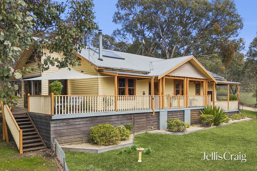Click to view all images 136 Sarah Court Elphinstone VIC 3448 - Image 1