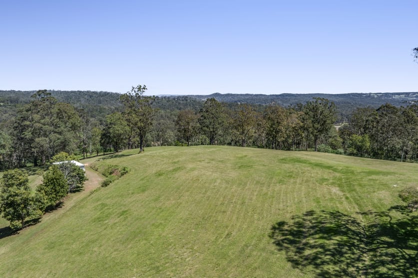 Click to view all images 3648 Esk-Hampton Road Ravensbourne QLD 4352 - Image 2