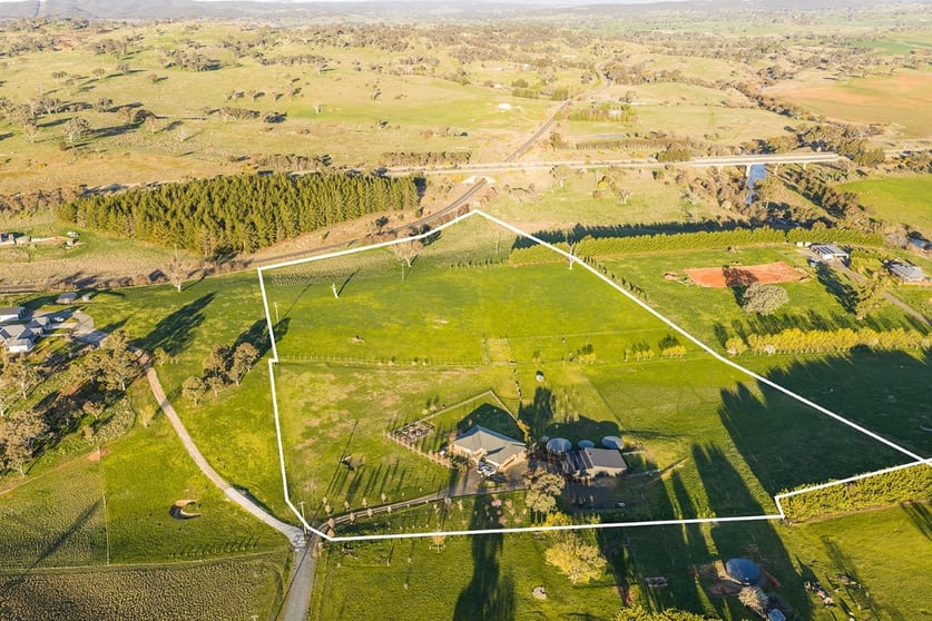Click to view all images 8 Walgrove Road Yass NSW 2582 - Image 2
