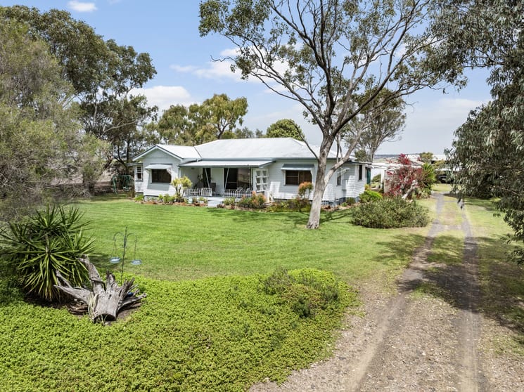 Click to view all images 103 Hutchison Road Mount Tyson QLD 4356 - Image 2