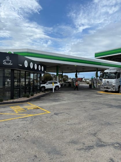 Click to view all images 2 Pinnacle Road Altona North VIC 3025 - Image 2