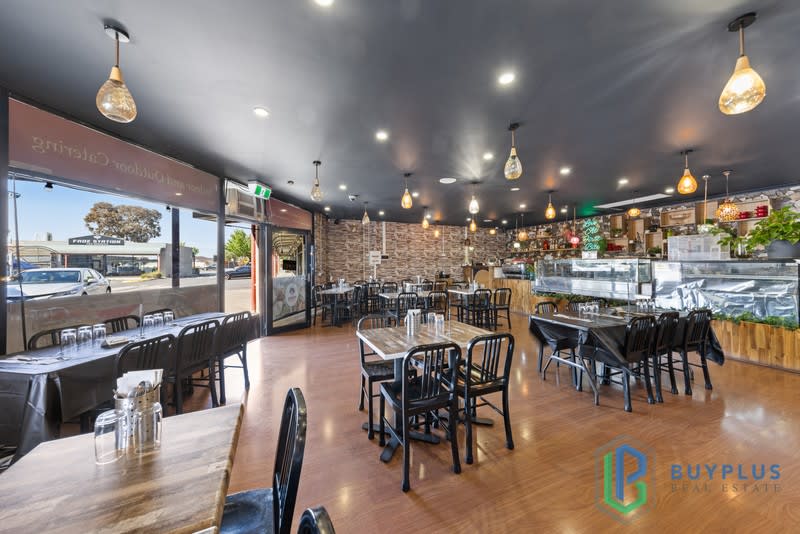 Click to view all images 7/28a Hume Drive Sydenham VIC 3037 - Image 3