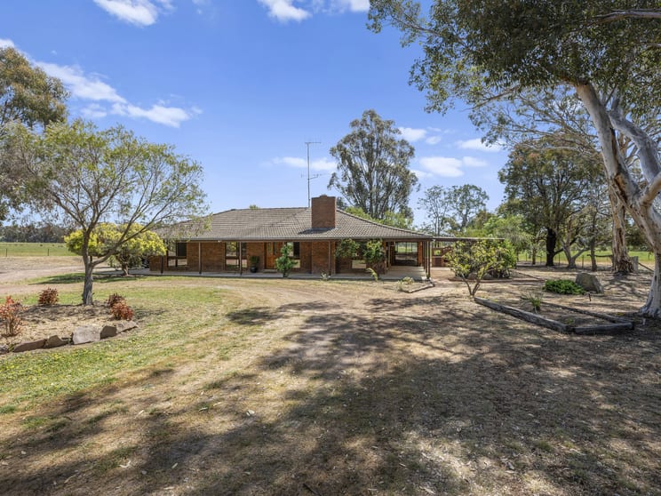 Click to view all images 23 Gilliland Road Euroa VIC 3666 - Image 1