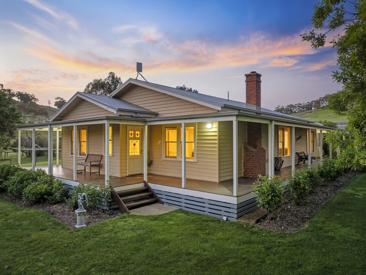 Click to view all images 453 Galls Gap Road Strathbogie VIC 3666 - Image 2