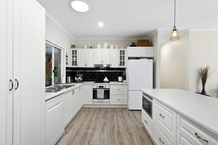 Click to view all images 51 Old Coach Road Oakhurst QLD 4650 - Image 3