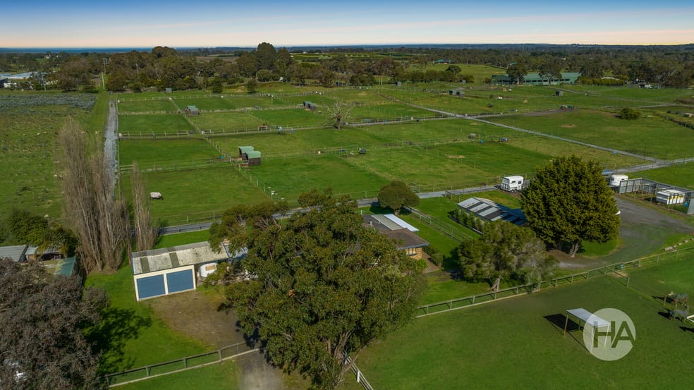 Click to view all images 940 North Road Pearcedale VIC 3912 - Image 2