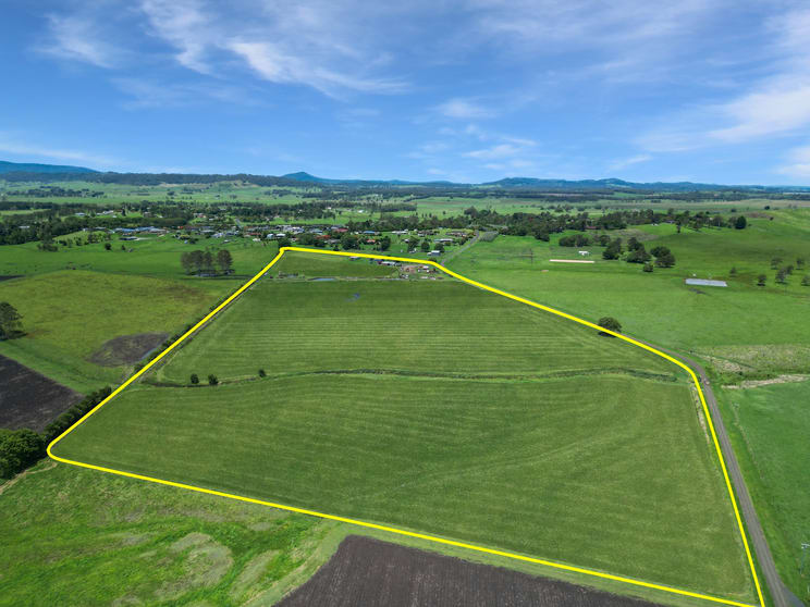 Click to view all images 80 Strongs Road Fairy Hill NSW 2470 - Image 3