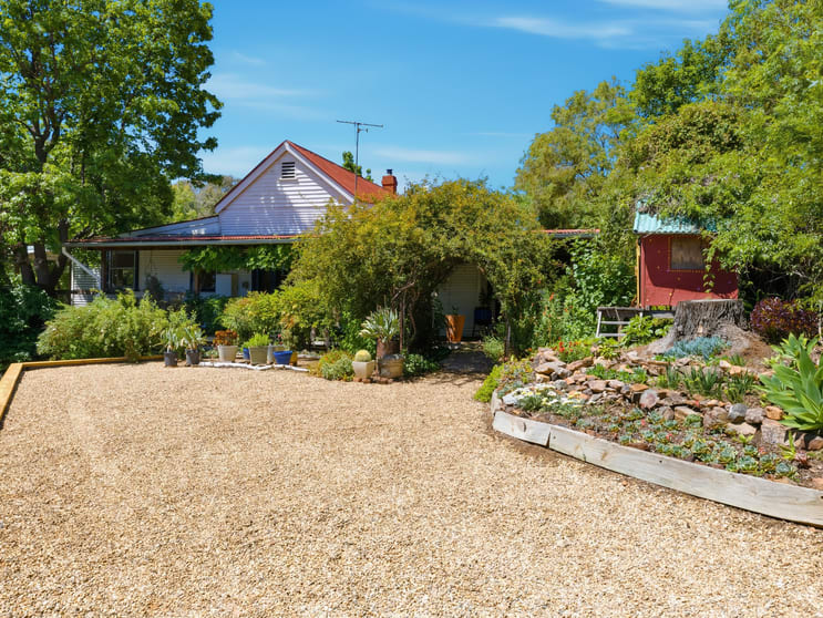 Click to view all images 84 Kings Lane Moyhu VIC 3732 - Image 2