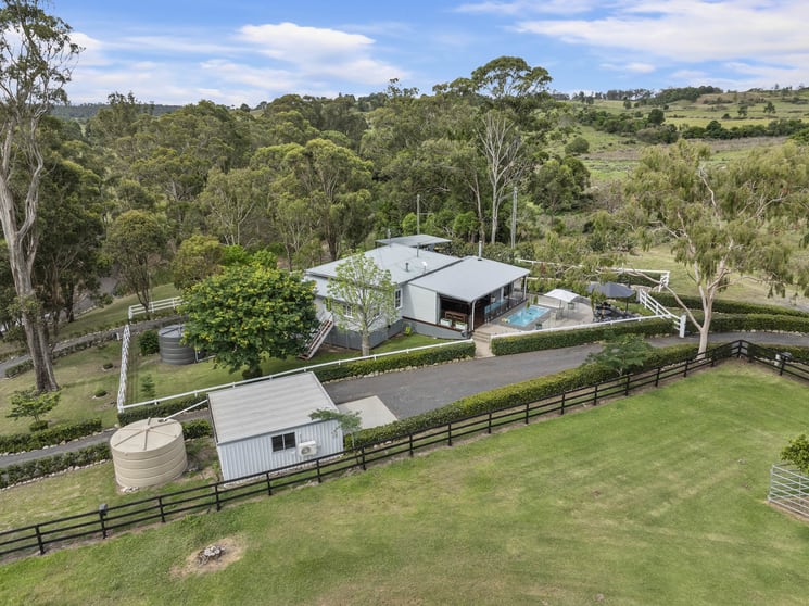 Click to view all images 11 Creed Road Pechey QLD 4352 - Image 1