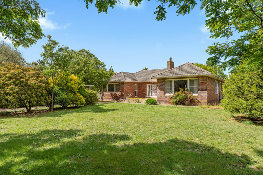 Click to view all images 302 Painters Lane, Tirrannaville via Goulburn NSW 2580 - Image 1