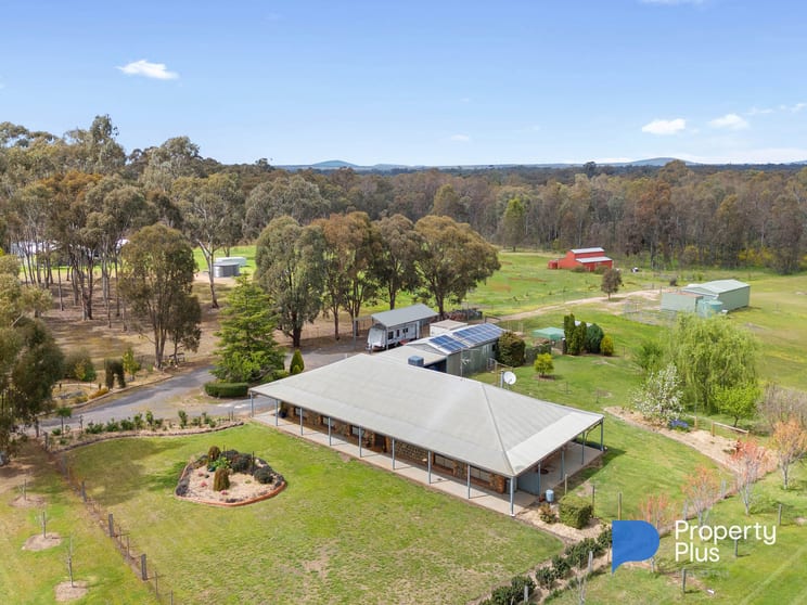 Click to view all images 32 Menzies Drive Daisy Hill VIC 3465 - Image 1