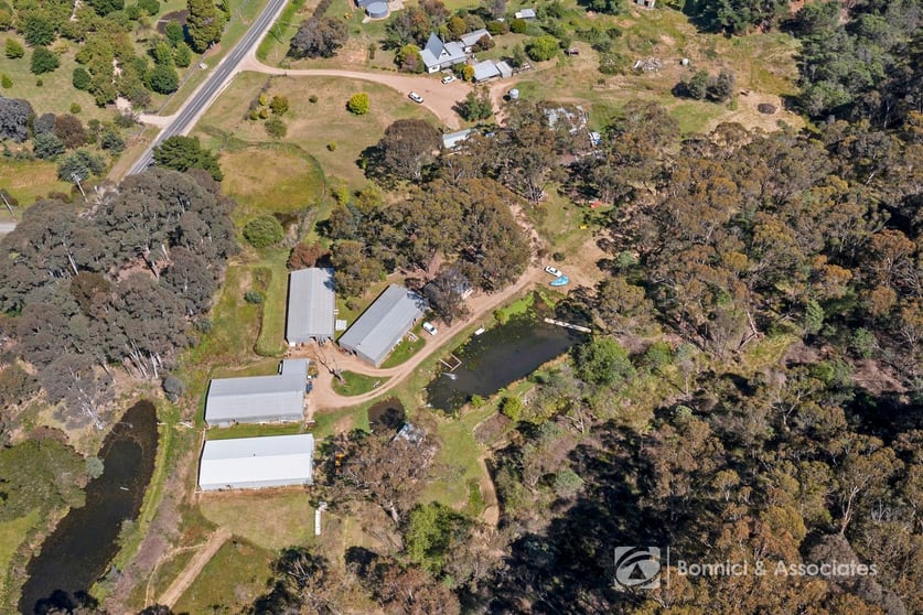 Click to view all images 121 Stanley Road Beechworth VIC 3747 - Image 2