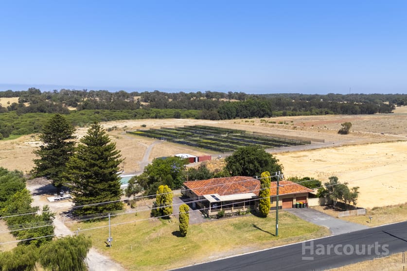 Click to view all images 187 Karoborup Road Carabooda WA 6033 - Image 2