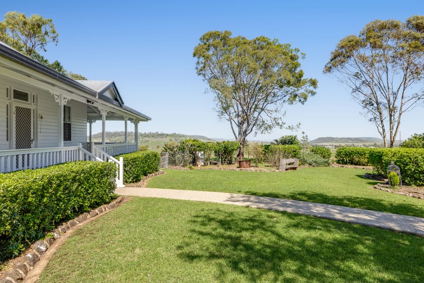 Click to view all images 'Warialda' 96 Moller Road East Greenmount QLD 4359 - Image 3