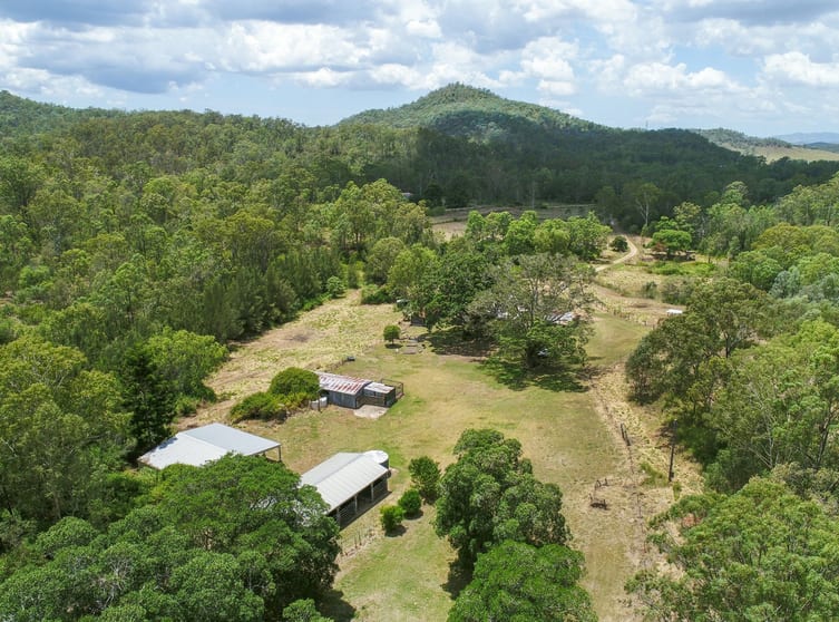 Click to view all images 393 Gittins Road Withcott QLD 4352 - Image 3