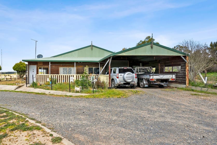 Click to view all images 615 Currawang Road Tirrannaville NSW 2580 - Image 2