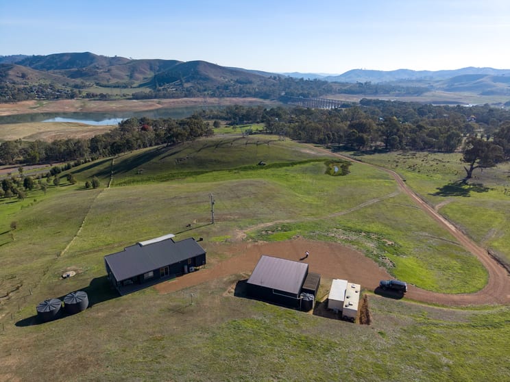 Click to view all images 55 Hutchinsons Road Bonnie Doon VIC 3720 - Image 2